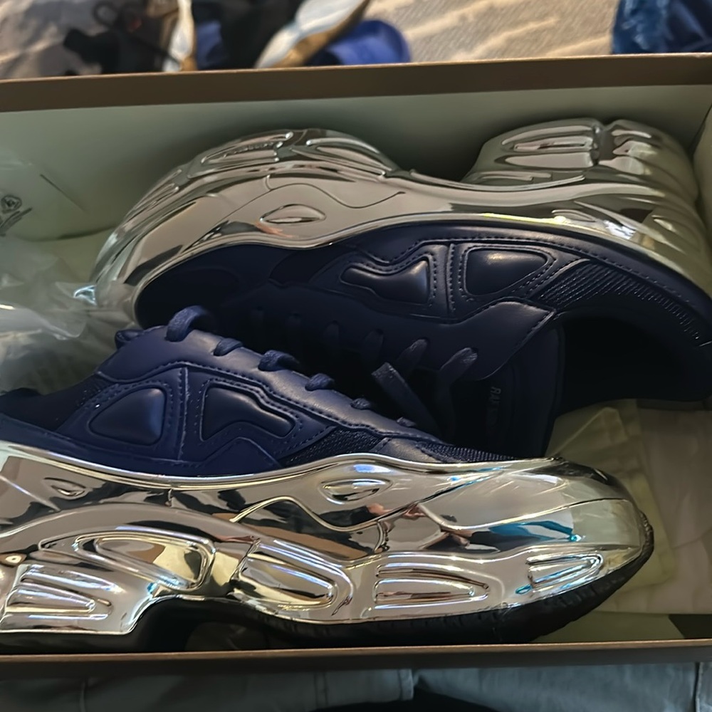 RAF SIMONS x ADIDAS ozweego 8/10 condition. Do not have the box for them
